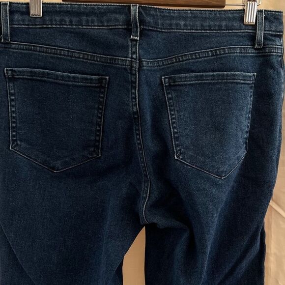 Wide leg, ultra flare Brooke Shields "Timeless"Jeans, NWOT, Size 10P - Picture 2 of 9